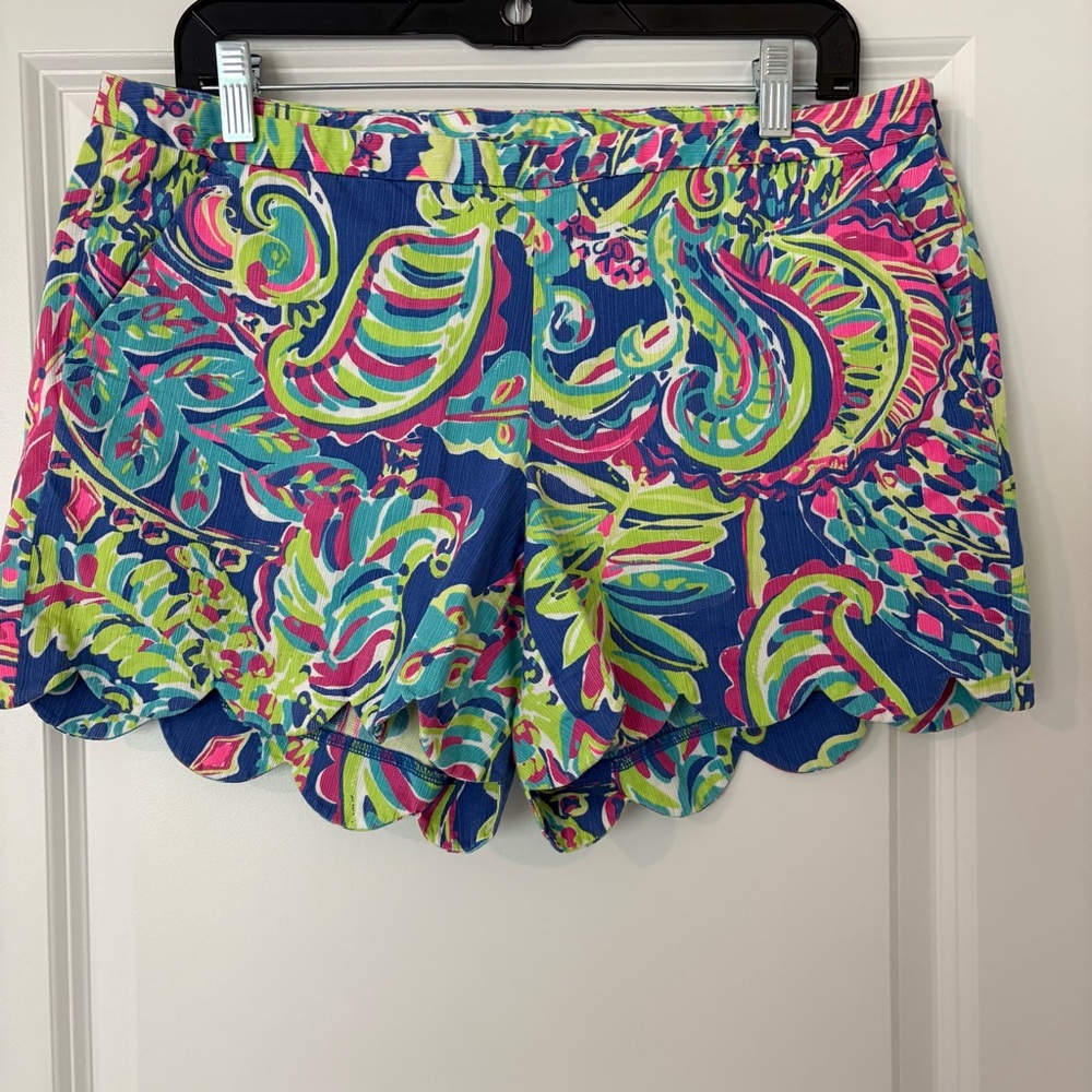 Like new Lilly Pulitzer scalloped shorts
